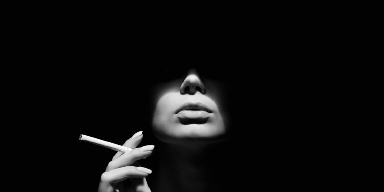 Η χώρα που έκανε το κάπνισμα σέξι, παίρνει διαζύγιο από το τσιγάρο