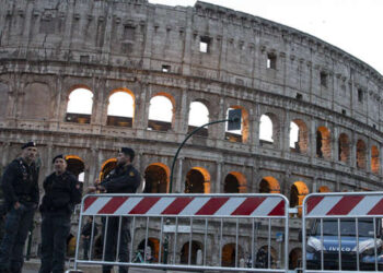 Τουρίστας καρφώθηκε σε κάγκελο στο Κολοσσαίο
