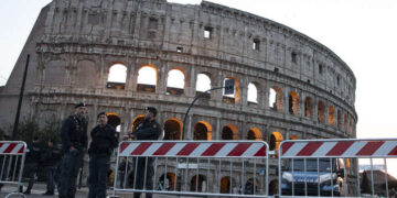 Τουρίστας καρφώθηκε σε κάγκελο στο Κολοσσαίο