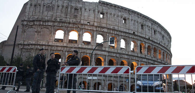 Τουρίστας καρφώθηκε σε κάγκελο στο Κολοσσαίο