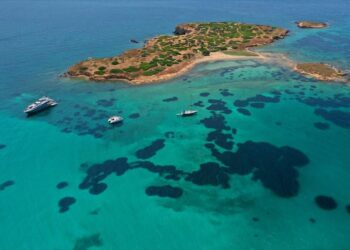 Βόλτα στην Υδρούσα, το άγνωστο νησάκι του Σαρωνικού