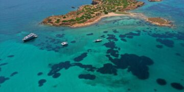 Βόλτα στην Υδρούσα, το άγνωστο νησάκι του Σαρωνικού