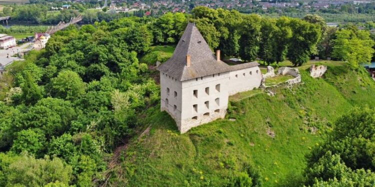 Αρχαιολόγοι μπήκαν σε μυστηριώδη θάλαμο κάτω από αρχαίο κάστρο