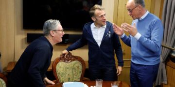 Θεωρίες συνωμοσίας με το χαρτομάντιλο του Μακρόν: Η Ζαχάροβα κατηγορεί τους Ευρωπαίους ηγέτες ότι παίρνουν ναρκωτικά