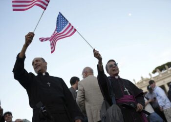 Ο πρώτος Αμερικανός Πάπας προκαλεί αντιδράσεις στο στρατόπεδο Τραμπ