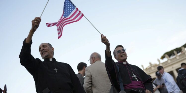 Ο πρώτος Αμερικανός Πάπας προκαλεί αντιδράσεις στο στρατόπεδο Τραμπ