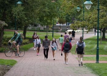 ΗΠΑ: Ο Τραμπ βάζει «φρένο» σε νέες φοιτητικές βίζες παγώνοντας τα ραντεβού