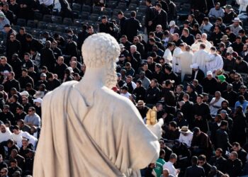Το δαχτυλίδι του ψαρά, το πάλλιον, το popemobil και όλο το τελετουργικό της ενθρόνισης