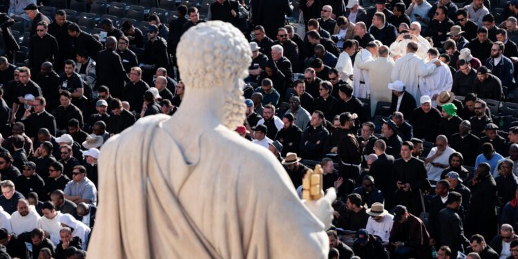 Το δαχτυλίδι του ψαρά, το πάλλιον, το popemobil και όλο το τελετουργικό της ενθρόνισης