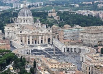 Χωρίς σύγκλιση απόψεων οι πρώτες συναντήσεις των καρδιναλίων για εκλογή νέου Πάπα