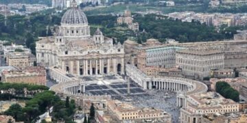 Χωρίς σύγκλιση απόψεων οι πρώτες συναντήσεις των καρδιναλίων για εκλογή νέου Πάπα