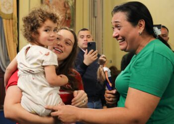 Επέστρεψε στη Βενεζουέλα το κοριτσάκι που κρατείτο στις ΗΠΑ μετά την απέλαση των γονέων του