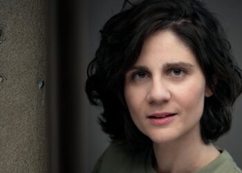 «…να ξεφύγουμε από […] κοινωνικές αγκυλώσεις, έχοντας σαν όπλο την τέχνη μας»