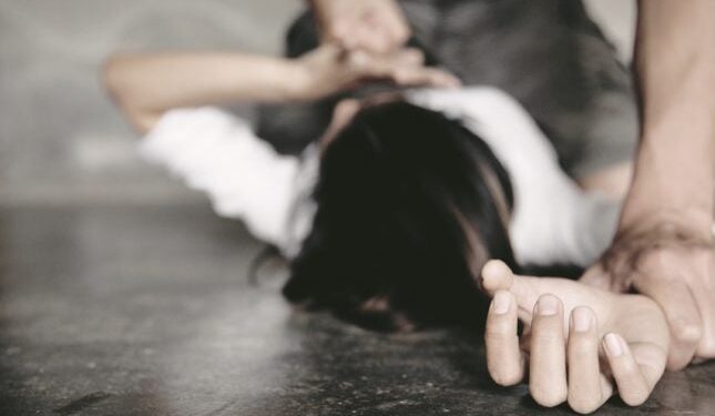 35χρονος έσπασε το χέρι και το γόνατο της συντρόφου του γιατί δεν οργάνωσε πάρτι γενεθλίων