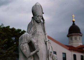 Ο Πάπας έτοιμος για τον Διάλογο των Εκκλησιών, οι Αμερικανοί πολεμούν φέτα και παρμεζάνα, οι Έλληνες θέλουν…θανατική ποινή