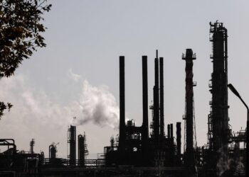 Κατηφόρισε ο τζίρος της βιομηχανίας τον Μάρτιο