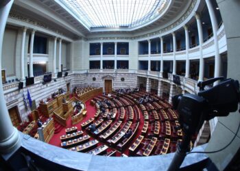 Τέμπη: Νέα ποινική δικογραφία στη Βουλή – Ποιους αφορά