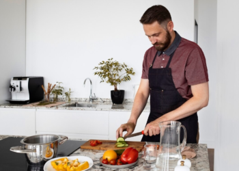 Βρήκε το φαγητό που μαγείρεψε για την σύντροφό του στα σκουπίδια