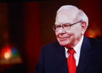 Τι σημαίνει η απόφαση Μπάφετ να παραδώσει τη σκυτάλη