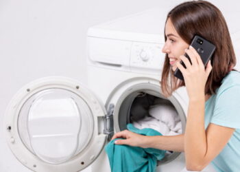 Πλυντήριο: Τα ρούχα θα σταματήσουν να μυρίζουν μούχλα εάν προσθέσετε 1 συστατικό