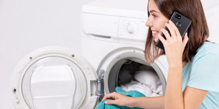 Πλυντήριο: Τα ρούχα θα σταματήσουν να μυρίζουν μούχλα εάν προσθέσετε 1 συστατικό