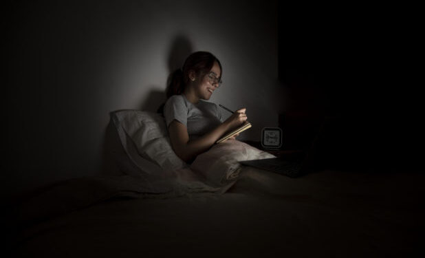 Οι άνθρωποι που χρειάζονται απόλυτη ησυχία και σκοτάδι για να κοιμηθούν έχουν αυτά τα 7 χαρακτηριστικά, σύμφωνα με ψυχολόγους