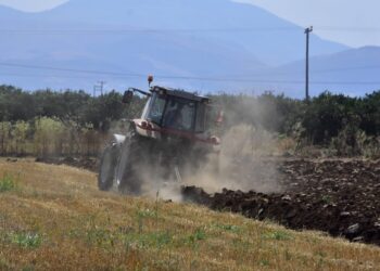 Άνδρας έχασε τη ζωή του όταν καταπλακώθηκε από τρακτέρ