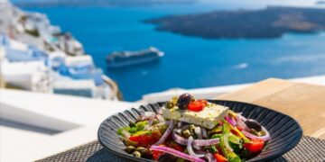 Τι κάνουμε λάθος στη μεσογειακή διατροφή και πώς να το διορθώσουμε φέτος το καλοκαίρι