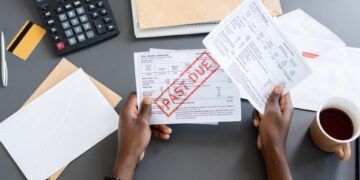 «Θηλιά» χρεών 49,7 δισ. ευρώ προς τα Ταμεία