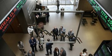 Νέο υψηλό 15ετίας με ράλι έως +4% στις τράπεζες