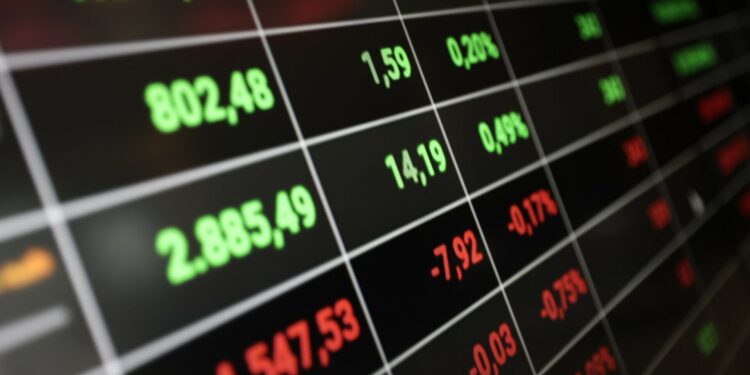 Εισηγμένες: Ποια blue chips βρίσκονται στις «κορυφές» έτους