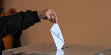 Opinion Poll: 30% for ND, 16.5% for Course of Freedom, Androulakis’ image collapses, 7-party Parliament