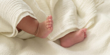 Infant found in a bag next to a garbage bin in Alimos