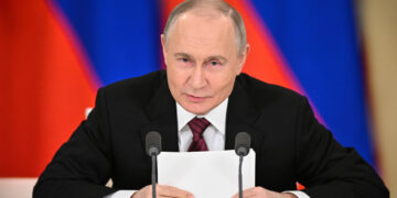 Putin may have called for direct talks with Ukraine to break the US-Europe front, says the BBC