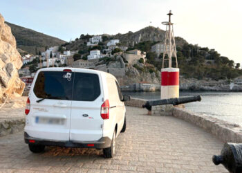 Hydra: See photos of vehicles on the island – ‘After the works they abandon them here’, say residents