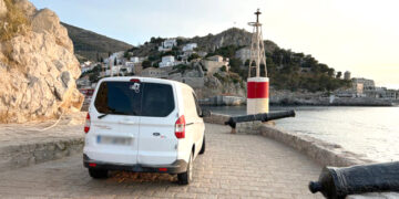 Hydra: See photos of vehicles on the island – ‘After the works they abandon them here’, say residents