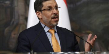 Ο πρωθυπουργός Μουμπάρακ ανακοίνωσε την παραίτησή του