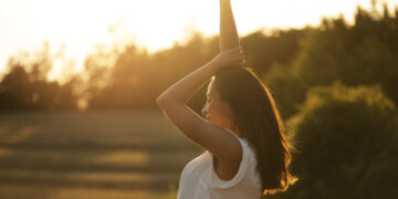 Οι άνθρωποι που προτιμούν να περνούν μόνοι τους τα σαββατοκύριακα, συνήθως διαθέτουν 7 χαρακτηριστικά