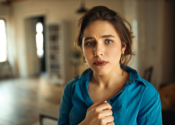 Αν αναγνωρίζετε αυτά τα 8 σημάδια, τότε δεχθήκατε άδικη κριτική από τους γονείς σας στην παιδική ηλικία