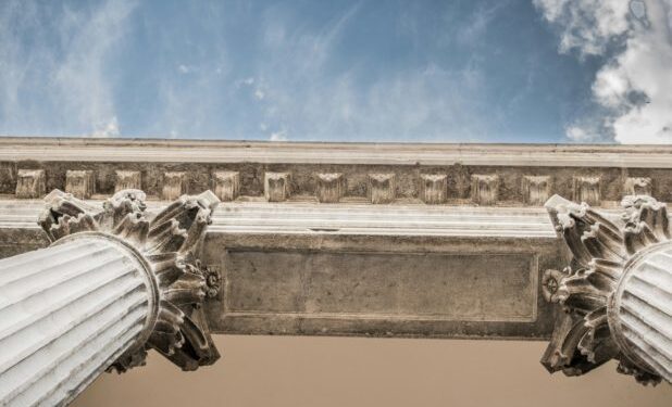 Τι σημαίνει η φράση «De jure» και από πού προέρχεται