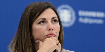 Βουλή:΅Ερώτηση τεσσάρων βουλευτών της ΝΔ στη Σοφία Ζαχαράκη για «υποβάθιση του σχολικού απολυτηρίου»