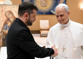 Ο Ζελένσκι συναντήθηκε με τον πάπα Λέοντα μετά την τελετή ενθρόνισής του – Τι συζήτησαν