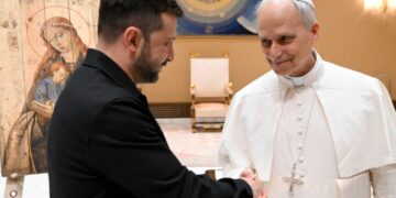 Ο Ζελένσκι συναντήθηκε με τον πάπα Λέοντα μετά την τελετή ενθρόνισής του – Τι συζήτησαν