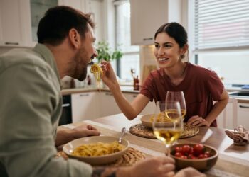 5 πράγματα που κάνουν τα πιο ευτυχισμένα ζευγάρια τα Σαββατοκύριακα