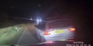 Άνδρας πέφτει με το αυτοκίνητό του στο όχημα της πρώην συζύγου του μην αντέχοντας τον χωρισμό τους