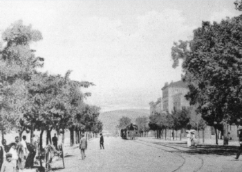 Αναγνωρίζεις την οδό; Είναι από τις κεντρικές της πόλης