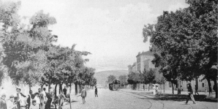 Αναγνωρίζεις την οδό; Είναι από τις κεντρικές της πόλης