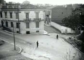 Αναγνωρίζετε την οδό; Σε αυτό το σημείο έχει γυριστεί η χαρακτηριστική σκηνή μία θρυλικής ταινίας