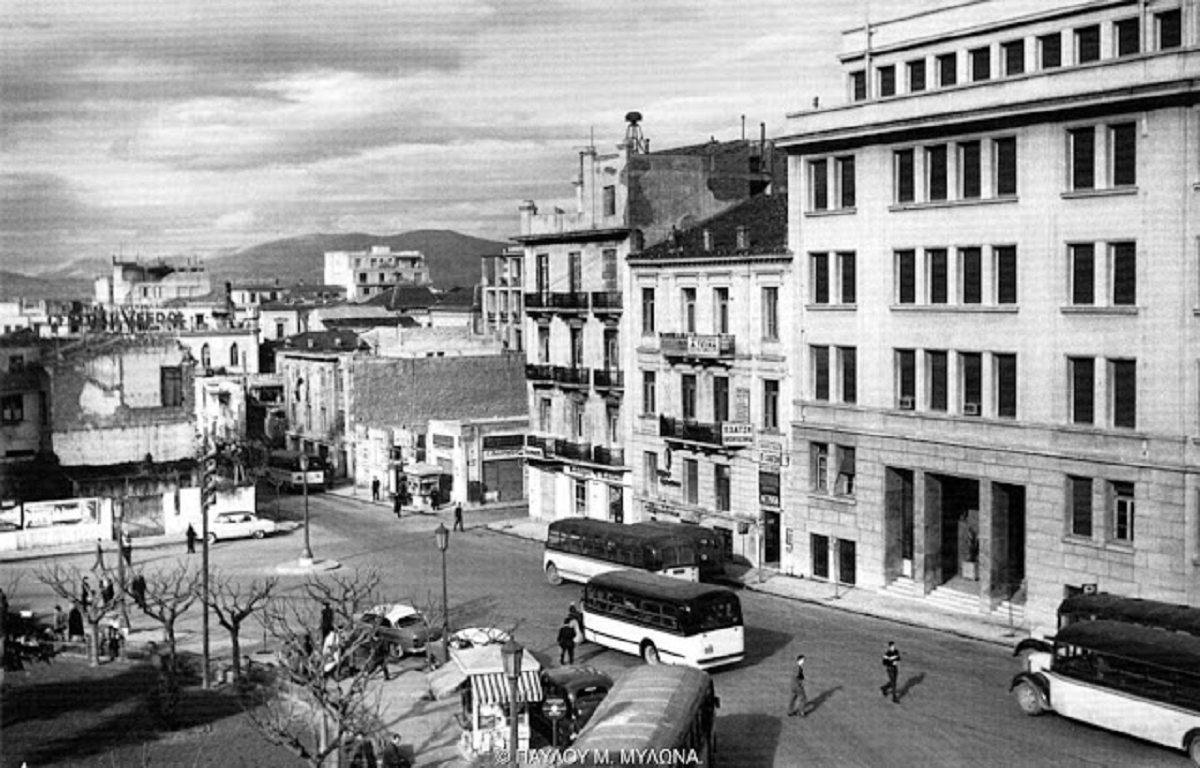 Κουίζ για την παλιά Αθήνα: Μπορείτε να αναγνωρίσετε την πλατεία; Είναι από τις πιο κεντρικές της πόλης