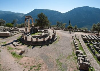 Λίνα Μενδώνη: Μείζονα έργα για τη θωράκιση των μνημείων